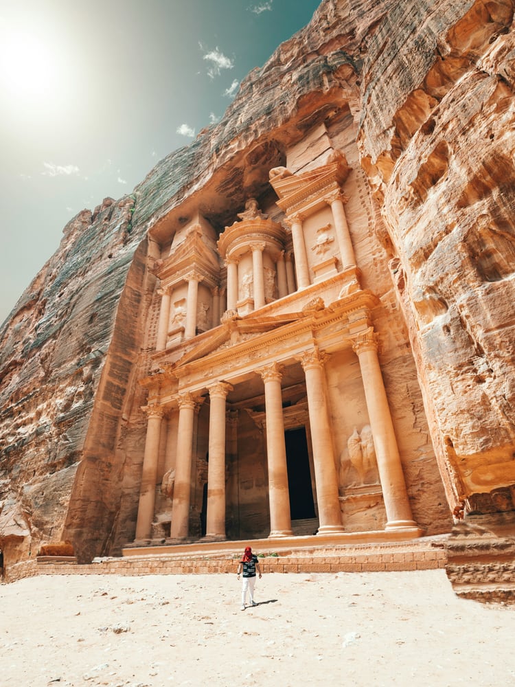 Al-Khazneh, the Treasury of Petra — a 37-metre Hellenistic façade carved into the rose-red sandstone cliff at the end of the Siq canyon. UNESCO World Heritage Site (1985), New 7 Wonders of the World (2007).